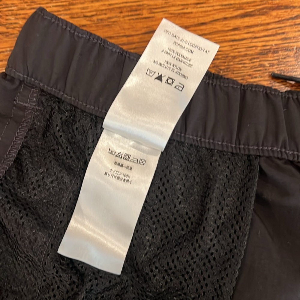 Patagonia Women's Barely Baggies Shorts - 2½" Black L - Picture 6 of 8